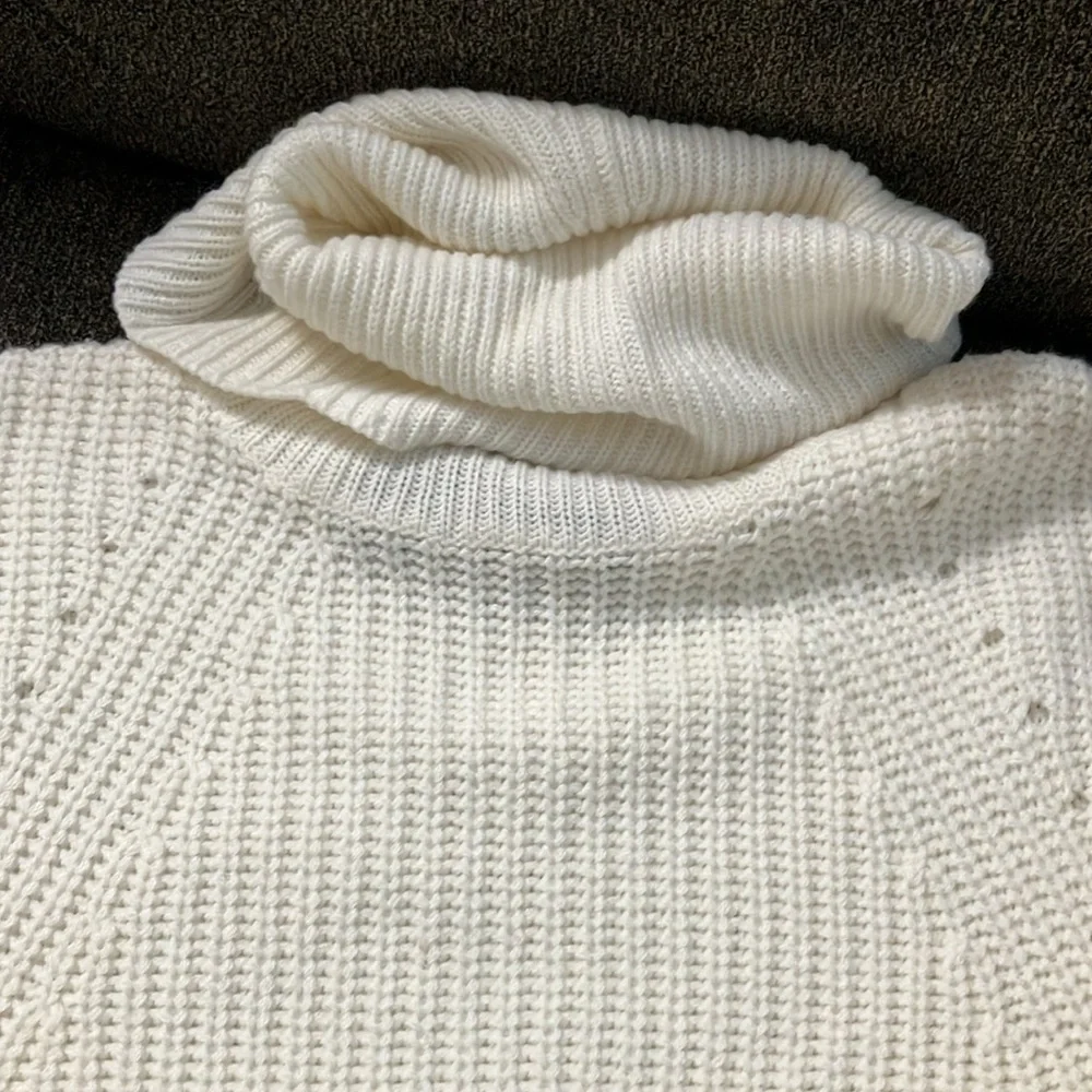 CLOSET CLEANOUT - Picture 3 of 4